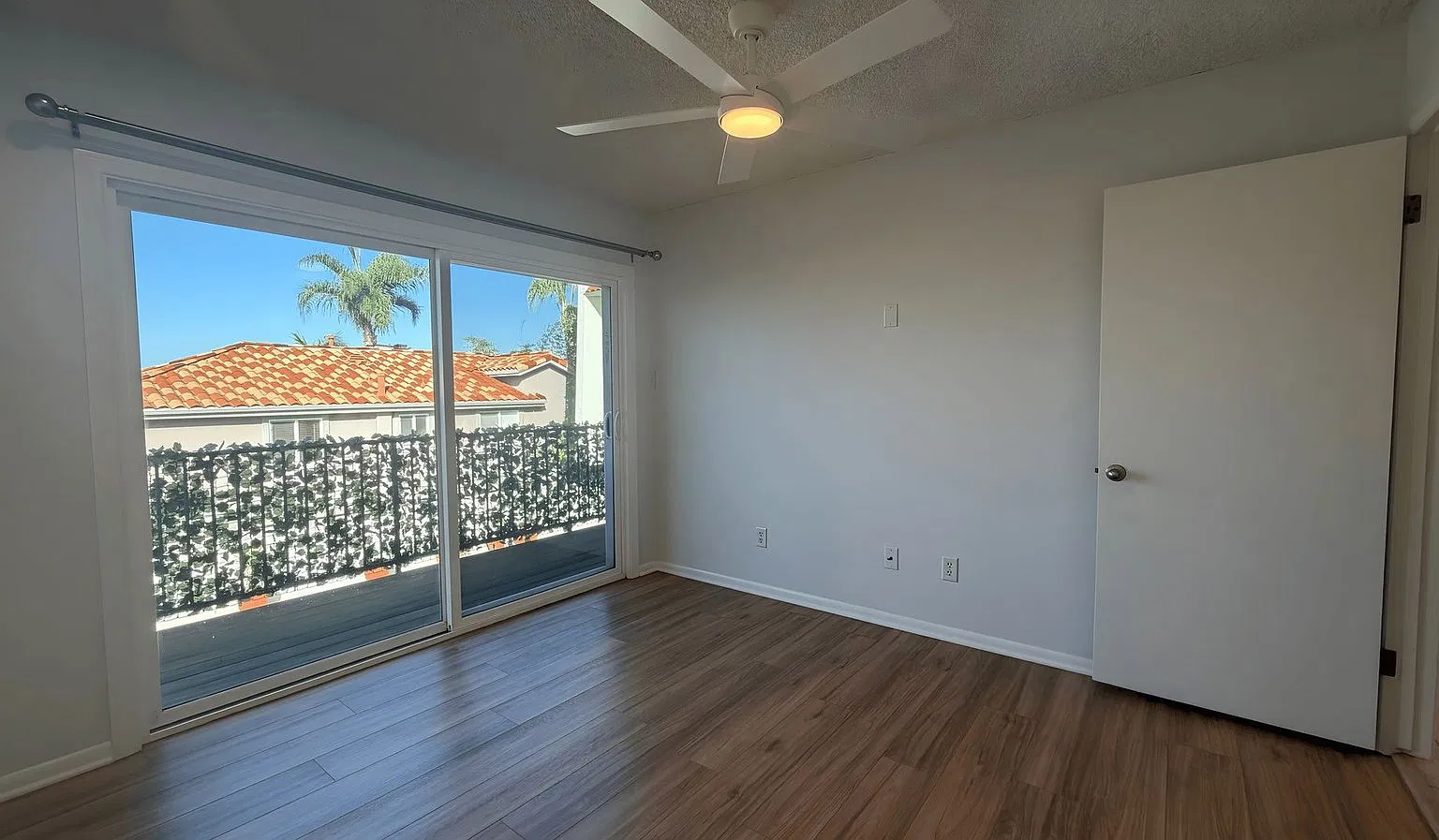 2 bed, 2.0 bath, 1200 sqft, $3,895 — Photo 4