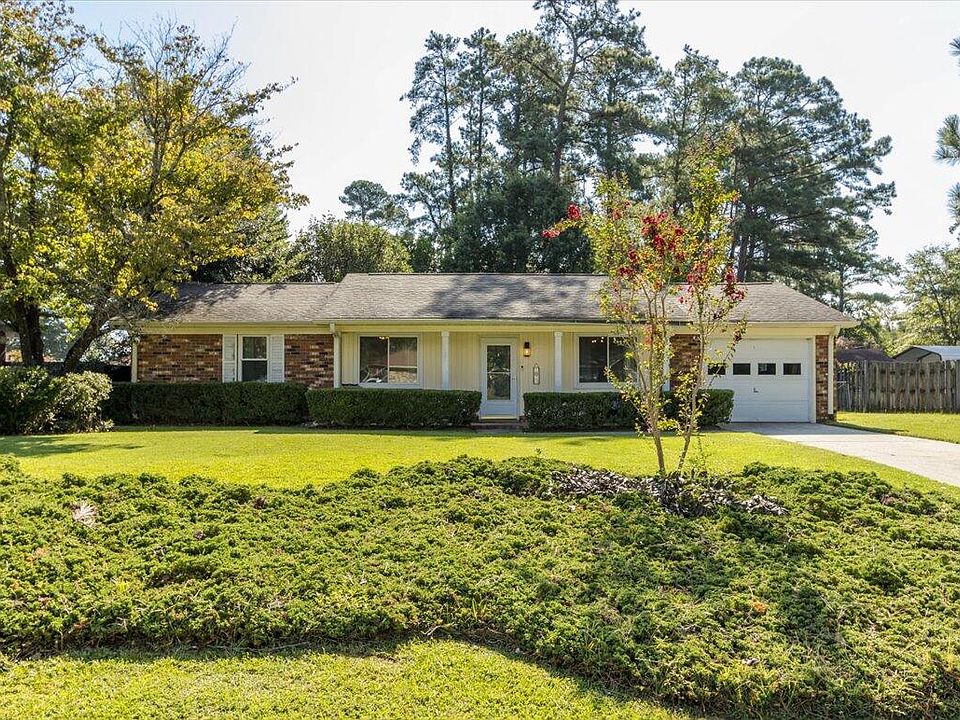 1st image of 208 Woodland Drive