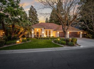 810 E Country View Cir, Fresno, CA