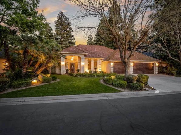 810 E Country View Cir, Fresno, CA 93730