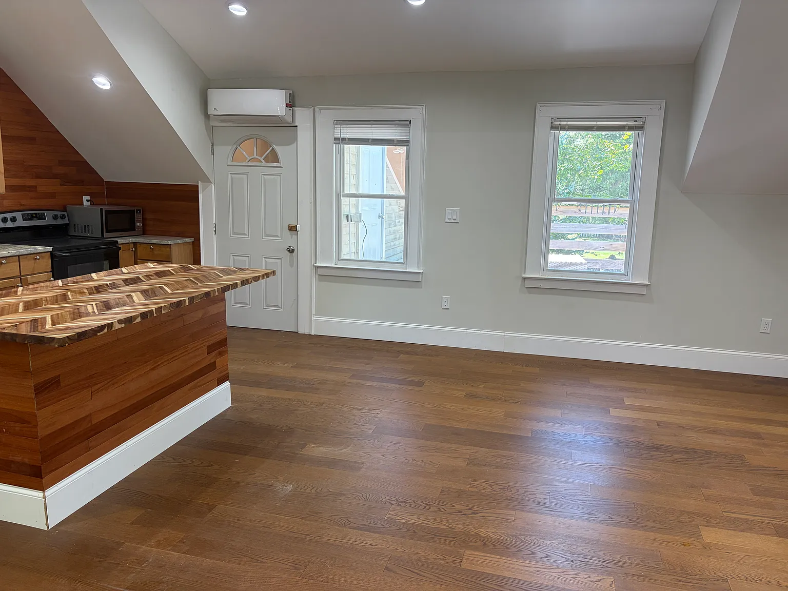 2 bed, 1200 sqft, $2,350 — Photo 3