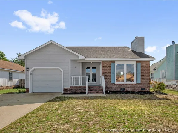 827 Windingwood Pl, Hope Mills, NC 28348