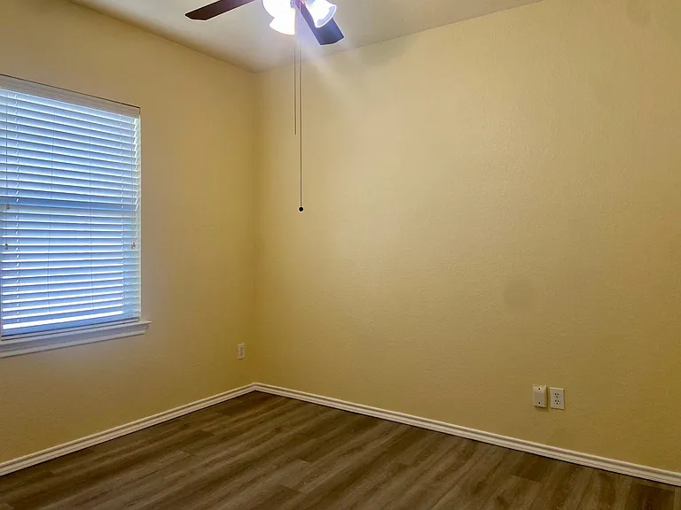 1213 Redman Ave — Photo 6