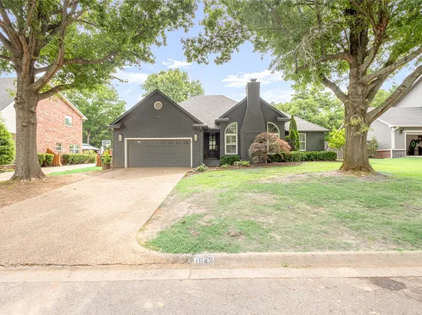 1642 N Charlee Ave, Fayetteville, AR 72703