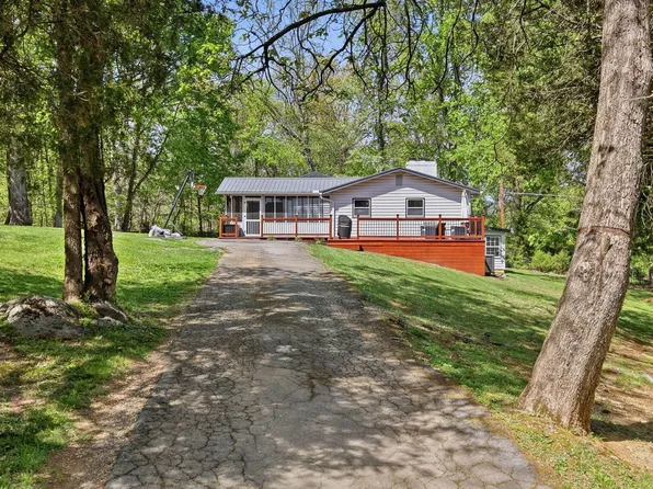 241 Summer Sound Rd, Piney Flats, TN 37686