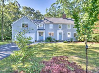 3 Echo Dr, Barrington, RI 02806