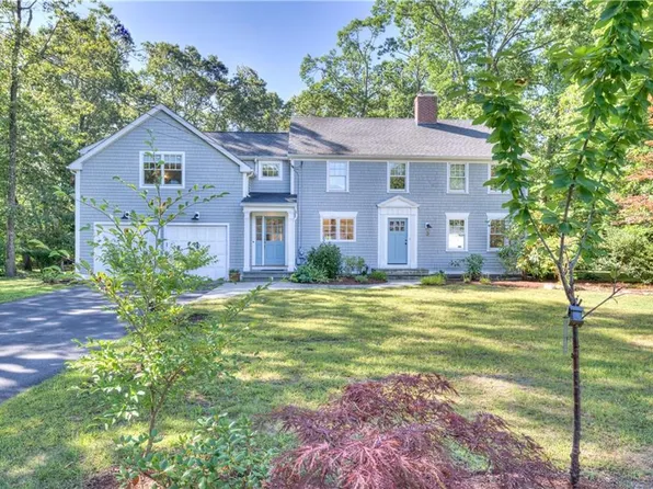 3 Echo Dr, Barrington, RI 02806