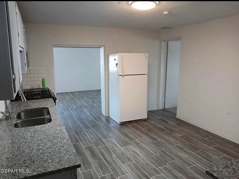 602 Raymundo St — Photo 11