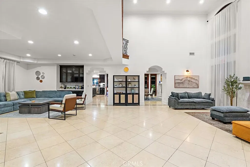 5 bed, 5.5 bath, 4204 sqft, $14,000 — Photo 4