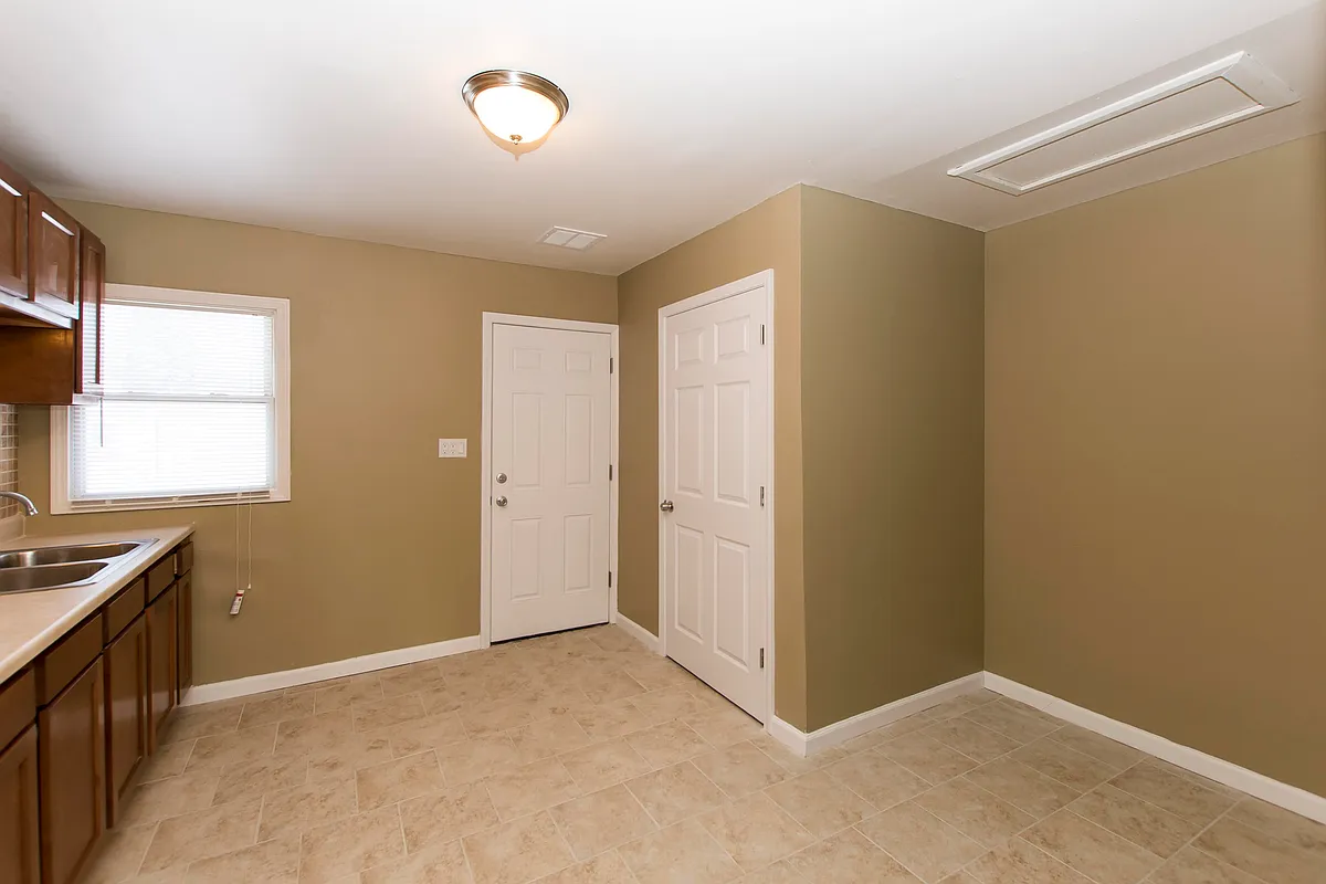 Building Photo - 57 Rockland Dr