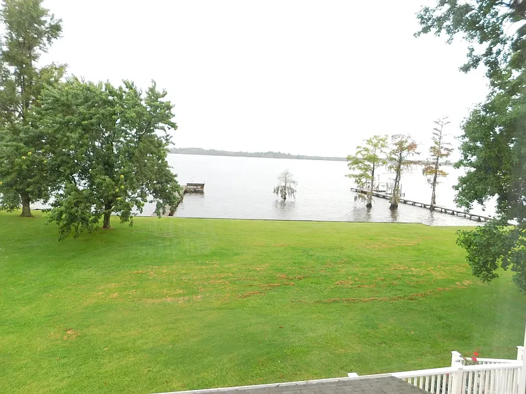 210 Ainsley Rd — Photo 24