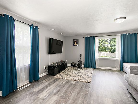 4th image of 1572 Cardinal Dr