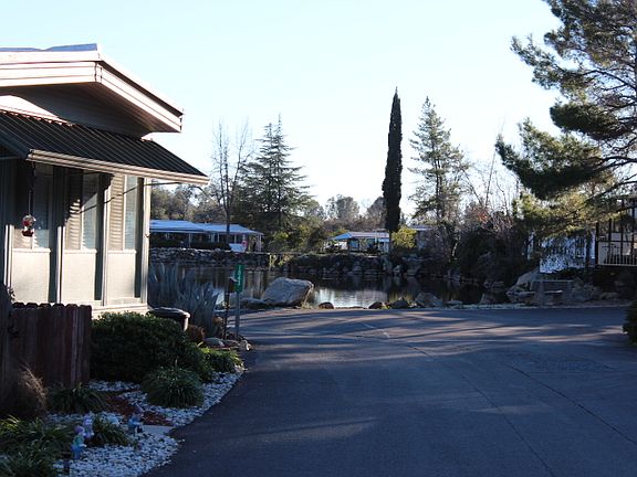 2nd image of 1832 Lake View Dr