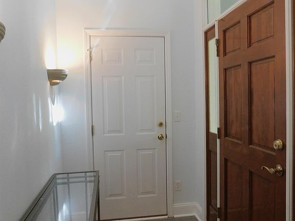 5th image of 477 Elm St