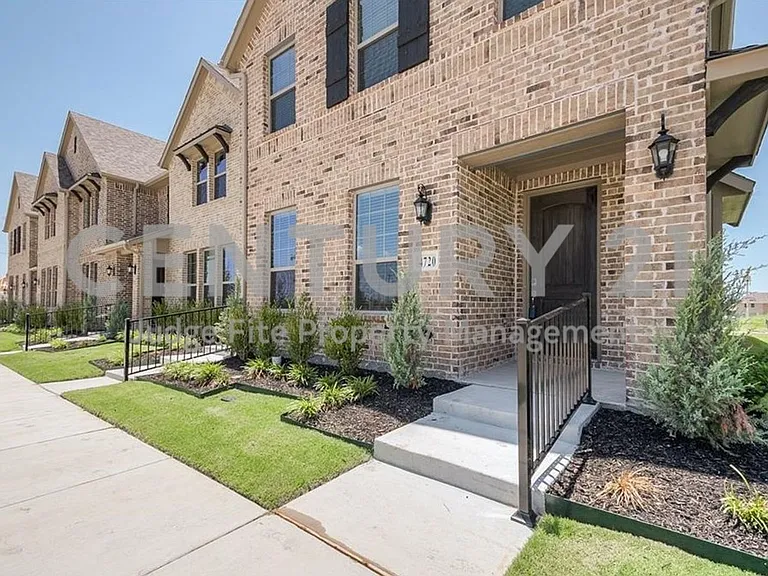 4720 Piedras Lanzar Dr — Photo 2