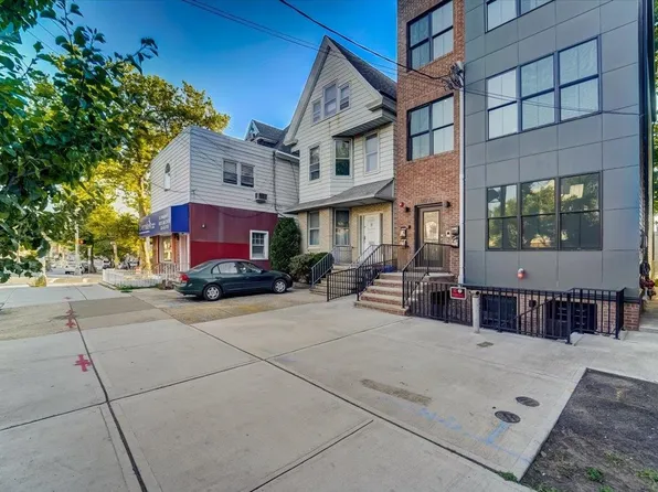 2765 Kennedy Boulevard image 1 of 33