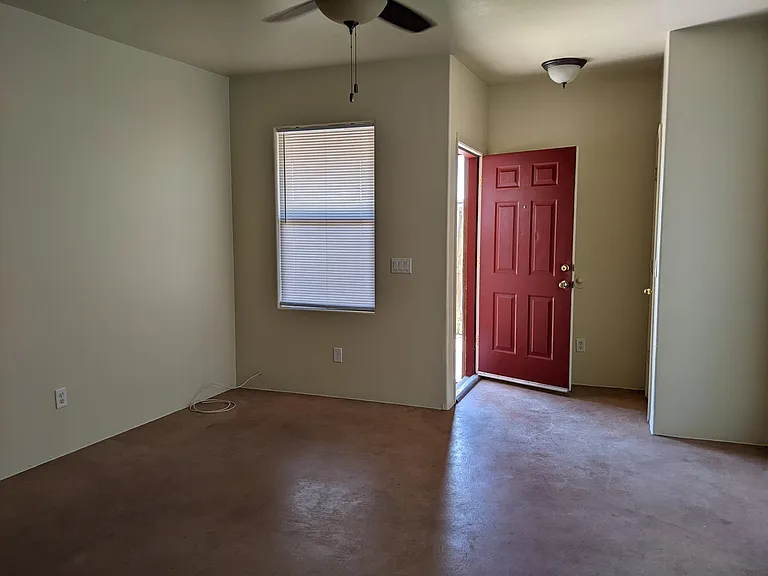 1636 E 10th St #2 — Photo 3