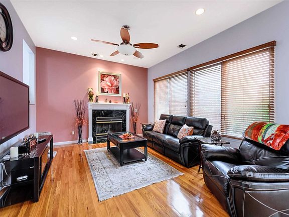5th image of 24 Crescent Cove Cir