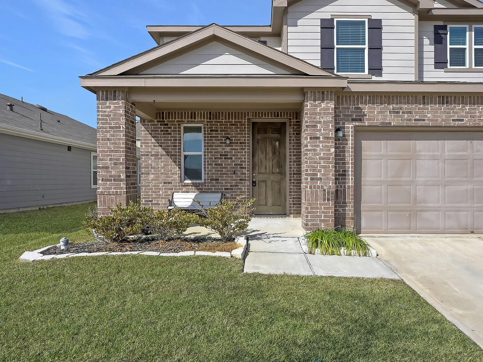 4 bed, 2.5 bath, 2636 sqft, $2,350 — Photo 3