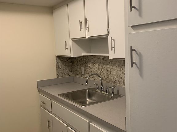 4th image of 1600 S Kanner Hwy #Hwy`apt-11
