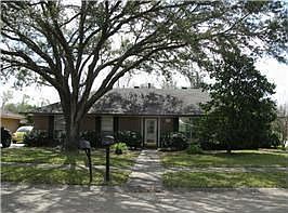 3rd image of 1207 E Greenbriar St