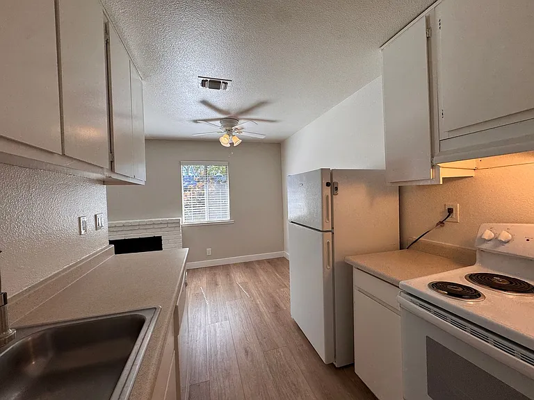 1324 G Street — Photo 7