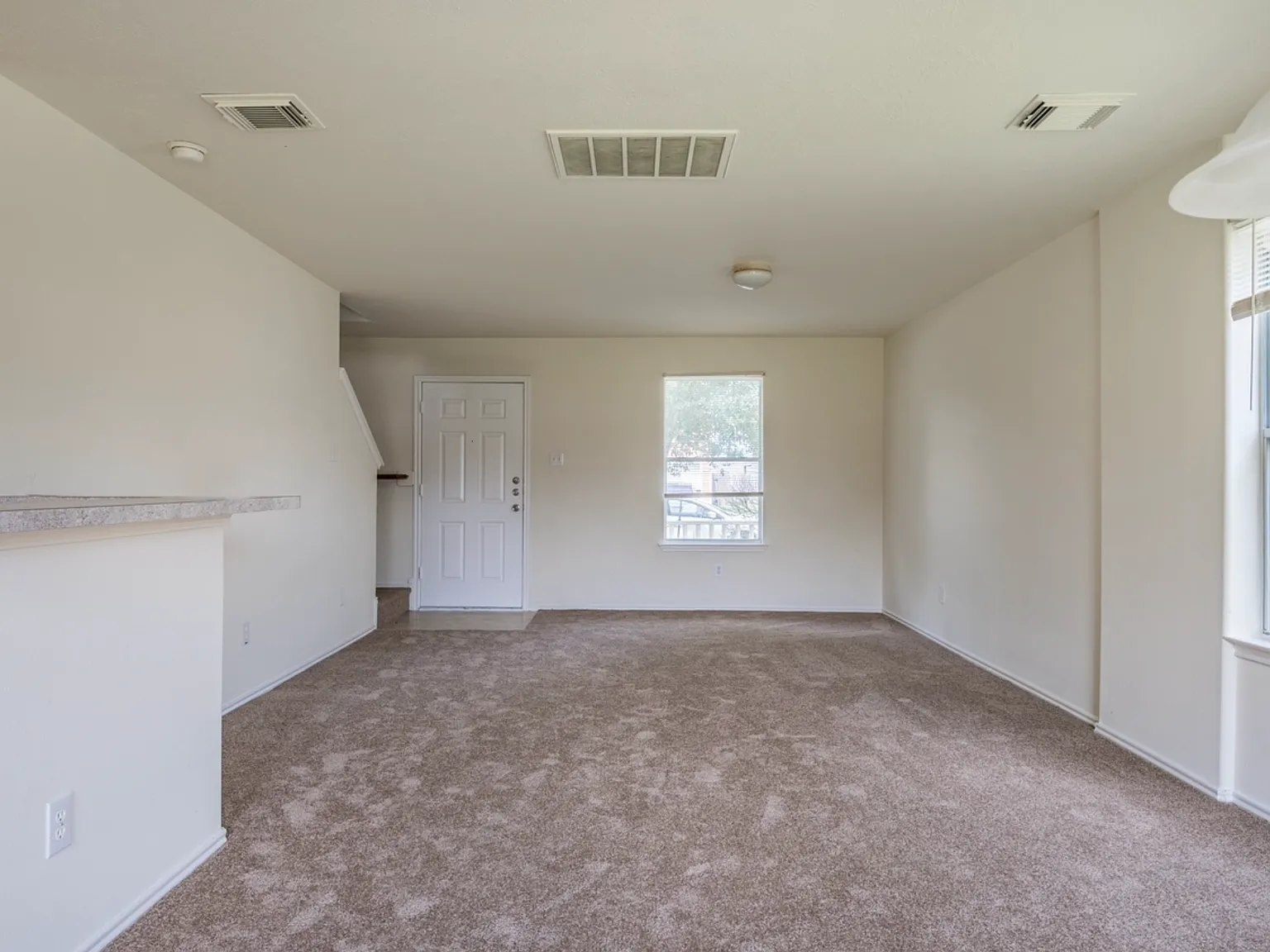 3 bed, 1608 sqft, $2,250 — Photo 2