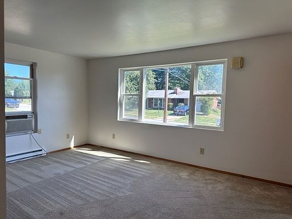 3rd image of 71 Hillside Cir APT 1