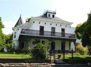 218 Jackson Ave, Charleston, IL 61920