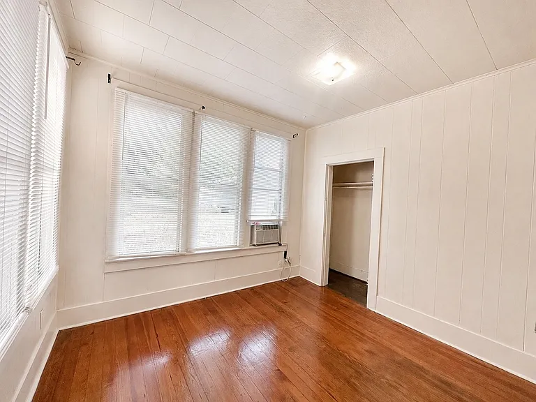 813 W Sycamore St — Photo 6