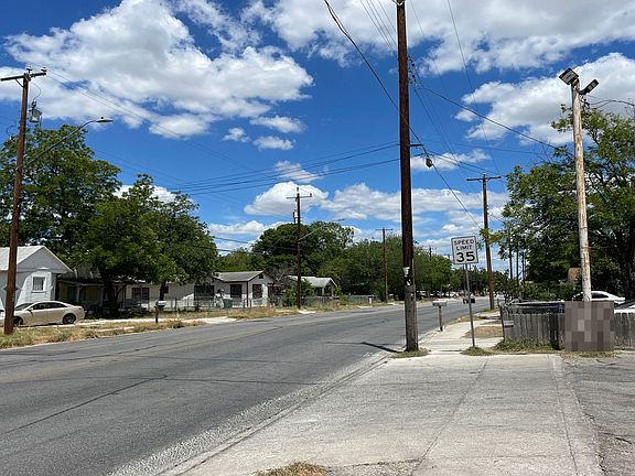 4th image of 926 Division Ave