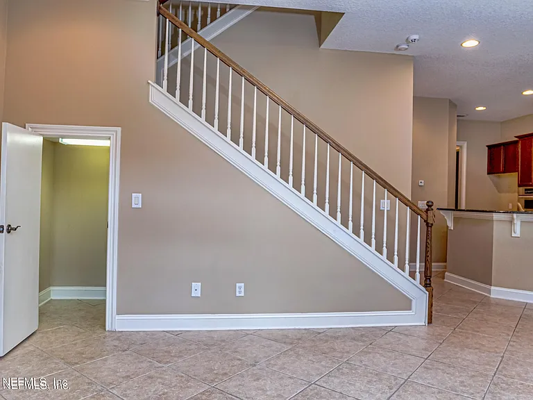 654 S Loop Pkwy — Photo 22