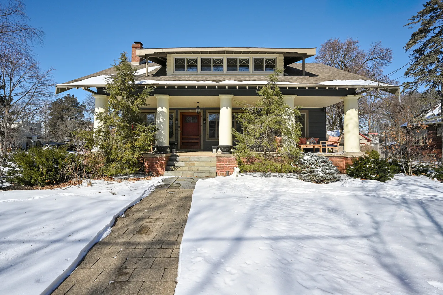 201 E Madison Ave photo 1