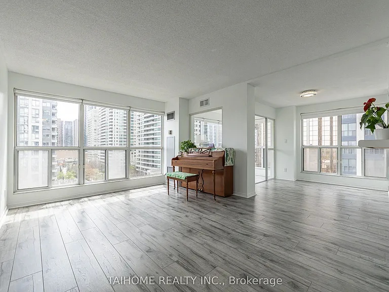 28 Hollywood Ave #809 — Photo 3