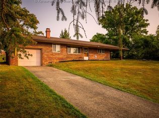 110 John St, Hurricane, WV 25526