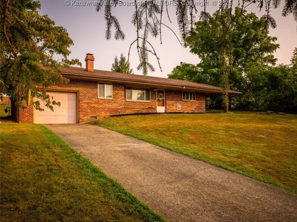 110 John St, Hurricane, WV 25526