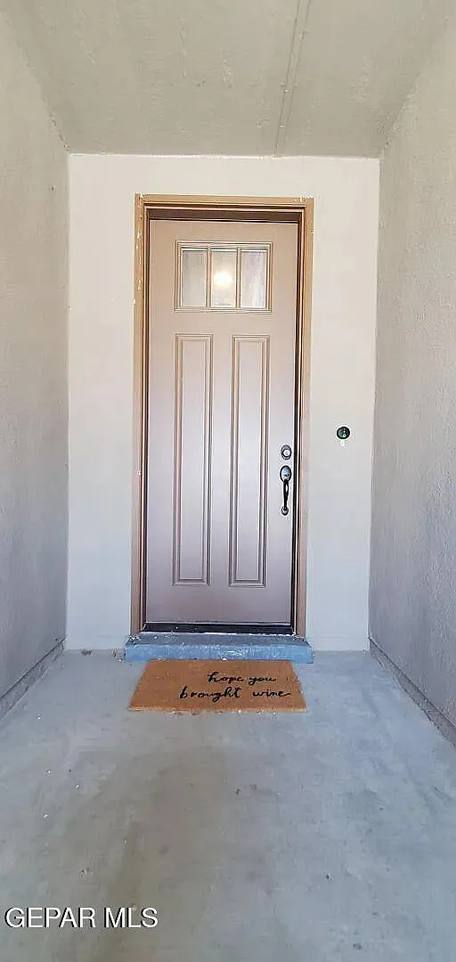 4 bed, 3.0 bath, 1817 sqft, $2,300 — Photo 2