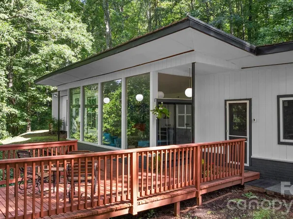 103 Riverwood Dr, Sylva, NC 28779