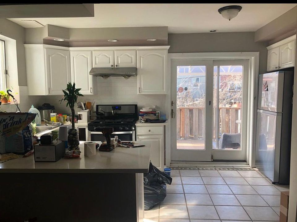 1st image of 1820 E 51st St
