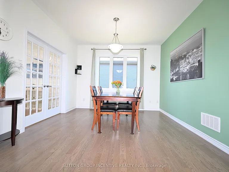 23 Beatrice Dr — Photo 3