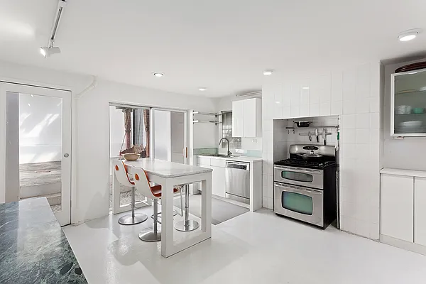 Rented by Compass | media 9