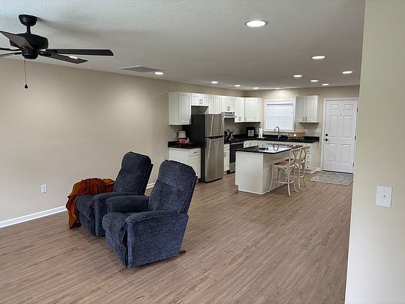 4th image of 11639 S Williamsburg Dr