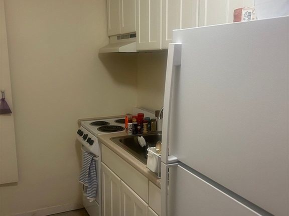 2nd image of 857 Beacon St APT B2