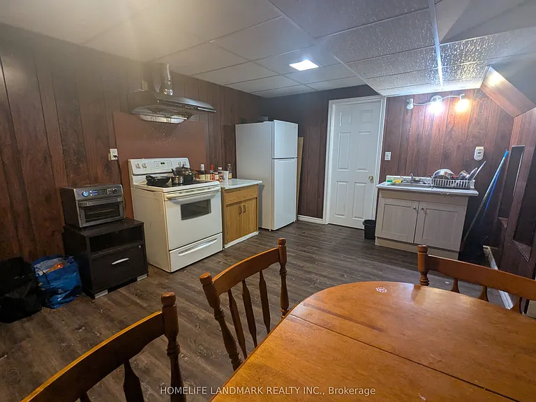195 Carter Ave #LOWER — Photo 19