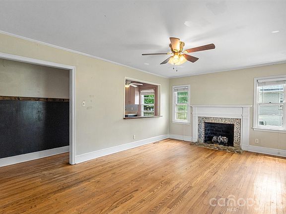 3rd image of 711 Rockwood Dr