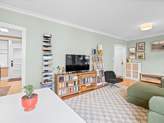 5th image of 1221 W Jarvis Ave Unit 2