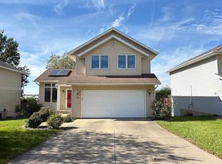 1730 Park Ridge Dr, Coralville, IA 52241