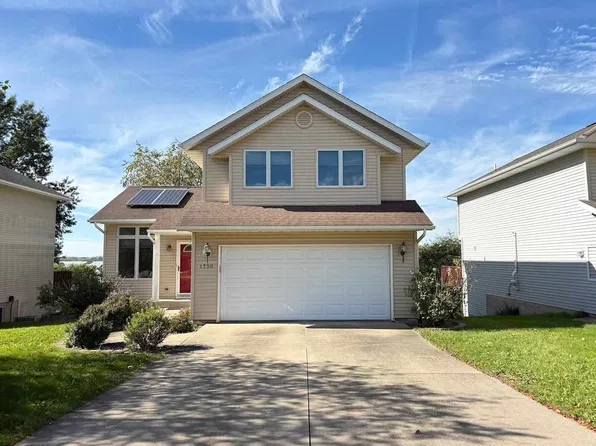 1730 Park Ridge Dr, Coralville, IA 52241