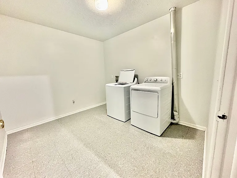 4420 Jarboe St — Photo 24