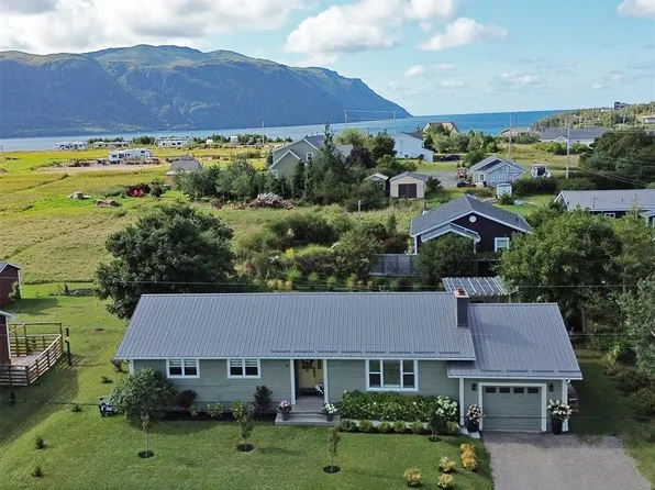 10 Budgen's Cove Road, Norris Point, NL A0K3V0